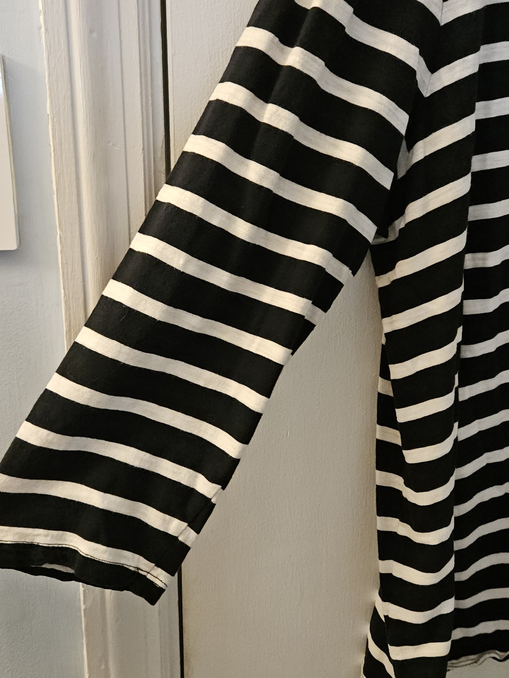 Old Navy Black & White Striped Long Sleeve Scoop Neck Top - Picture 3 of 4